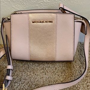 Michael kors crossbody